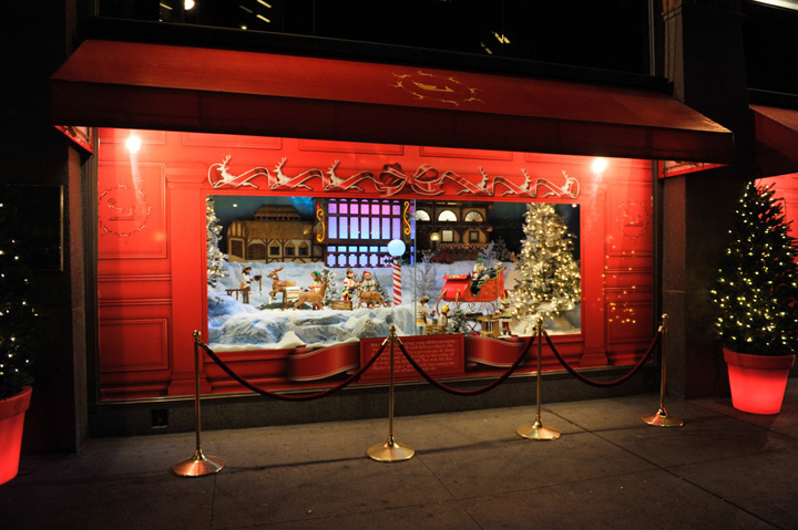 The-Bay-Christmas-windows-Queen-St-Toronto-12
