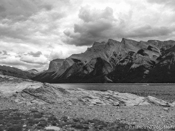 lake-minnewanka-3