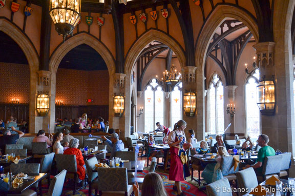 cinderella-royal-table-14