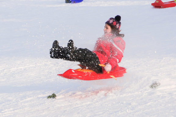 escorregar na neve (tobogganing) 