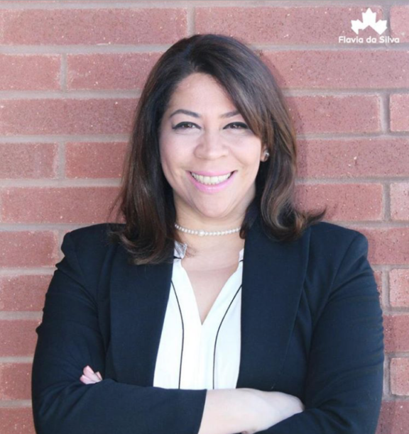 Flavia da Silva - Compra da primeira casa no Canadá